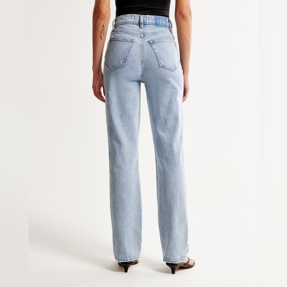 Abercrombie and Fitch Ultra High Rise 90s Straight Jean
Size 30/10 - Picture 6 of 11